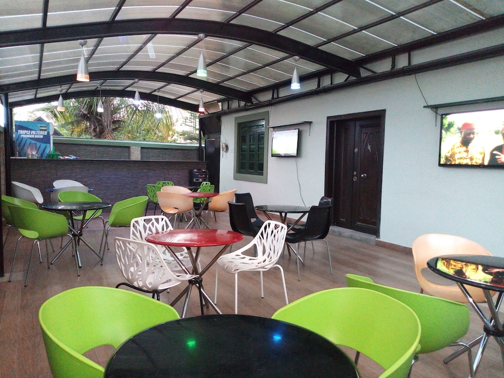 Dionzec Hotel & Suites 13/15