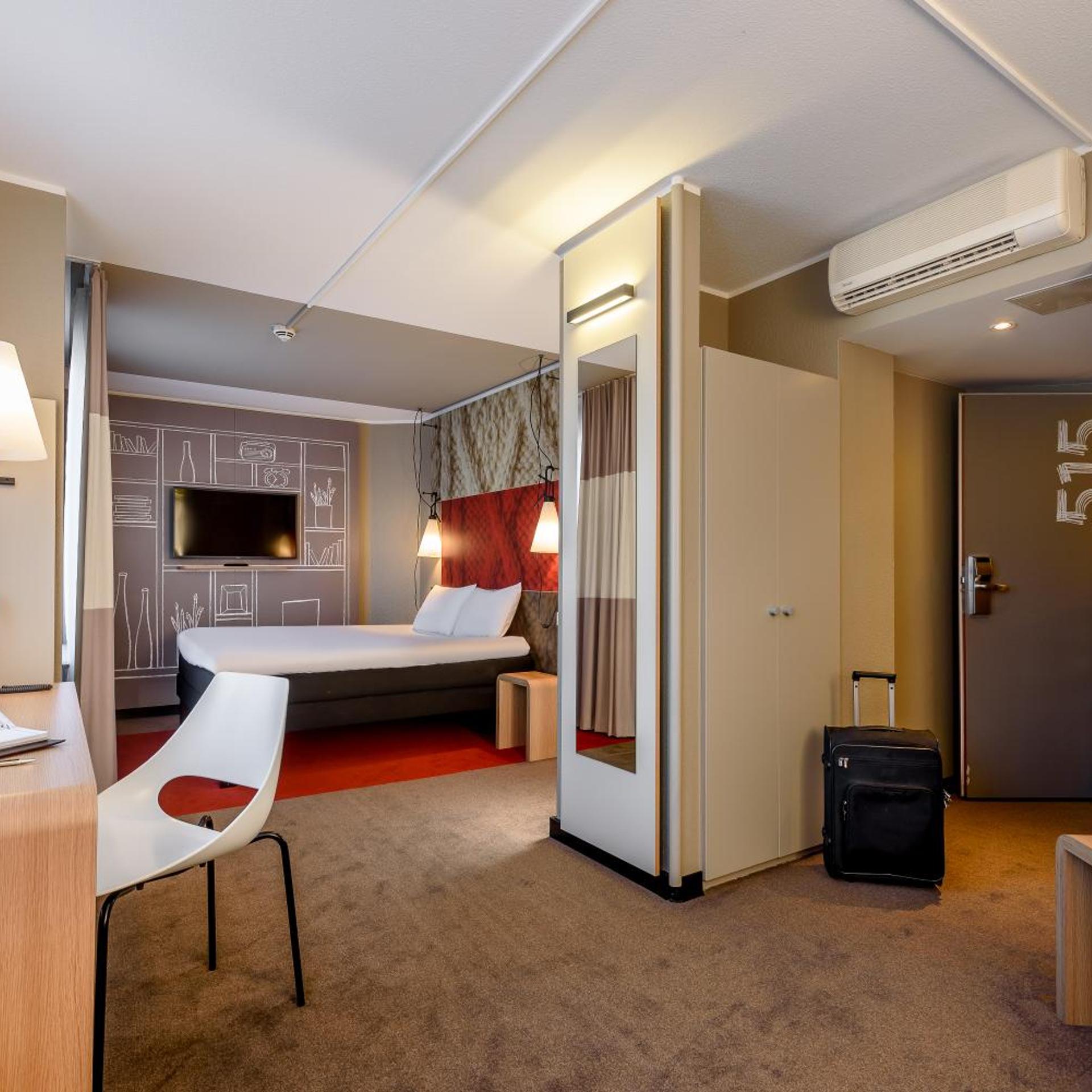 Superior, Double Bed, Riverside, Sofa، Ibis Frankfurt Centrum 3/9