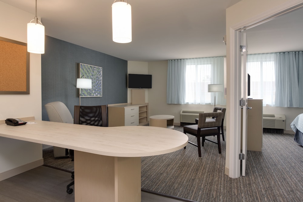 CANDLEWOOD SUITES MIAMI INTL AIRPORT - 36TH ST 44/59