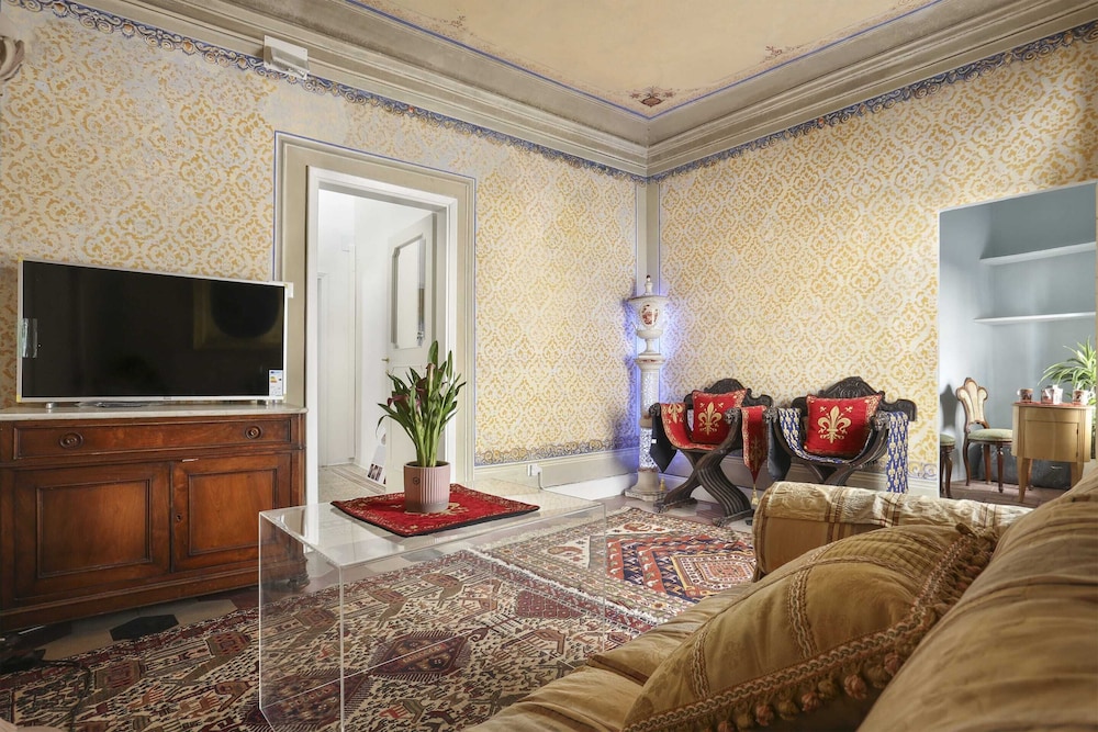 Lullaby Suite Near Palazzo Vecchio and Piazza Signoria-hosted by Sweetstay 9/19