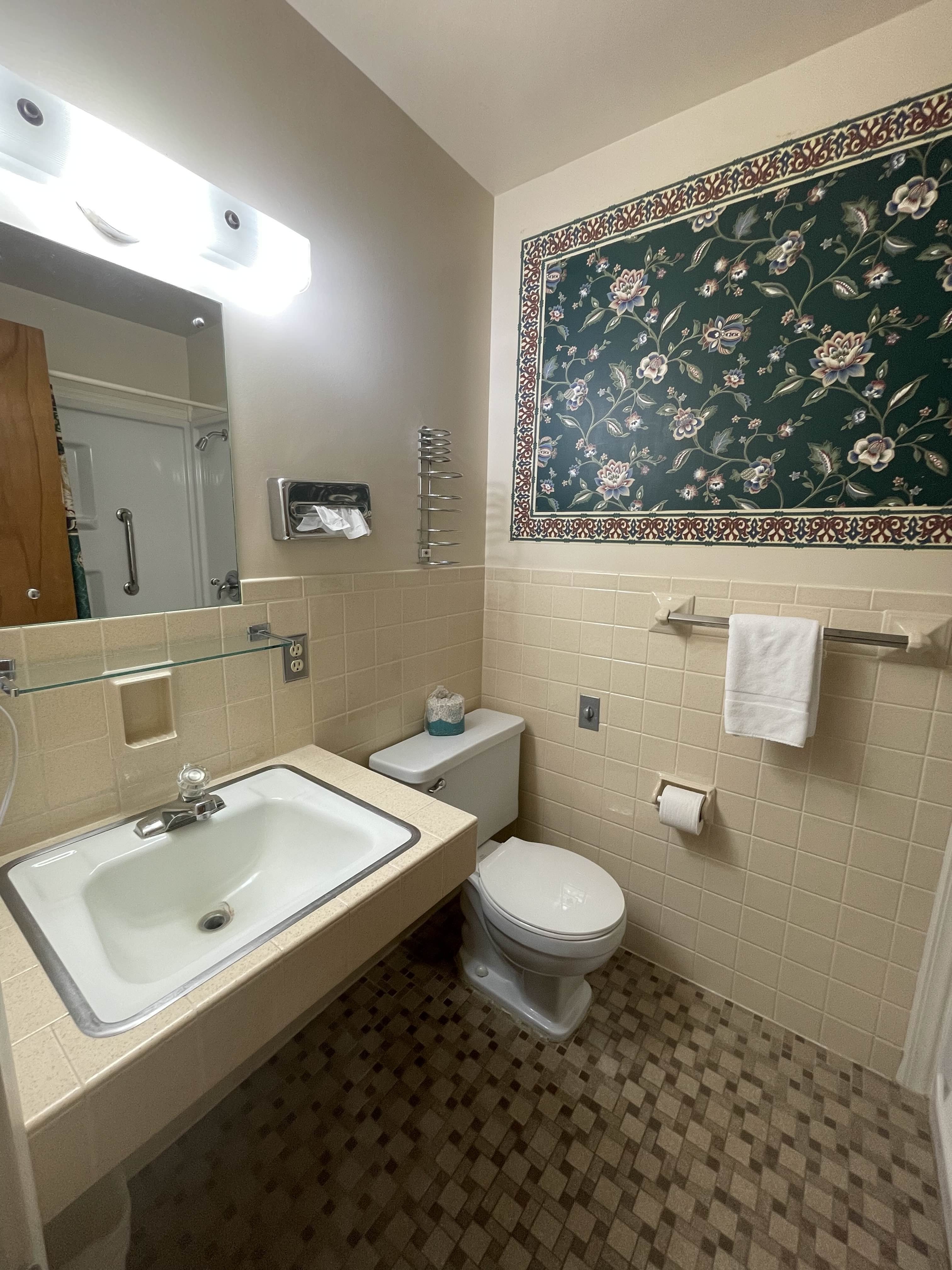 Victorian Inn Motel & Suites 38/48