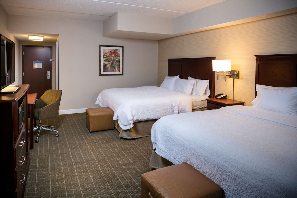 Hampton Inn & Suites Toledo-Perrysburg 11/50