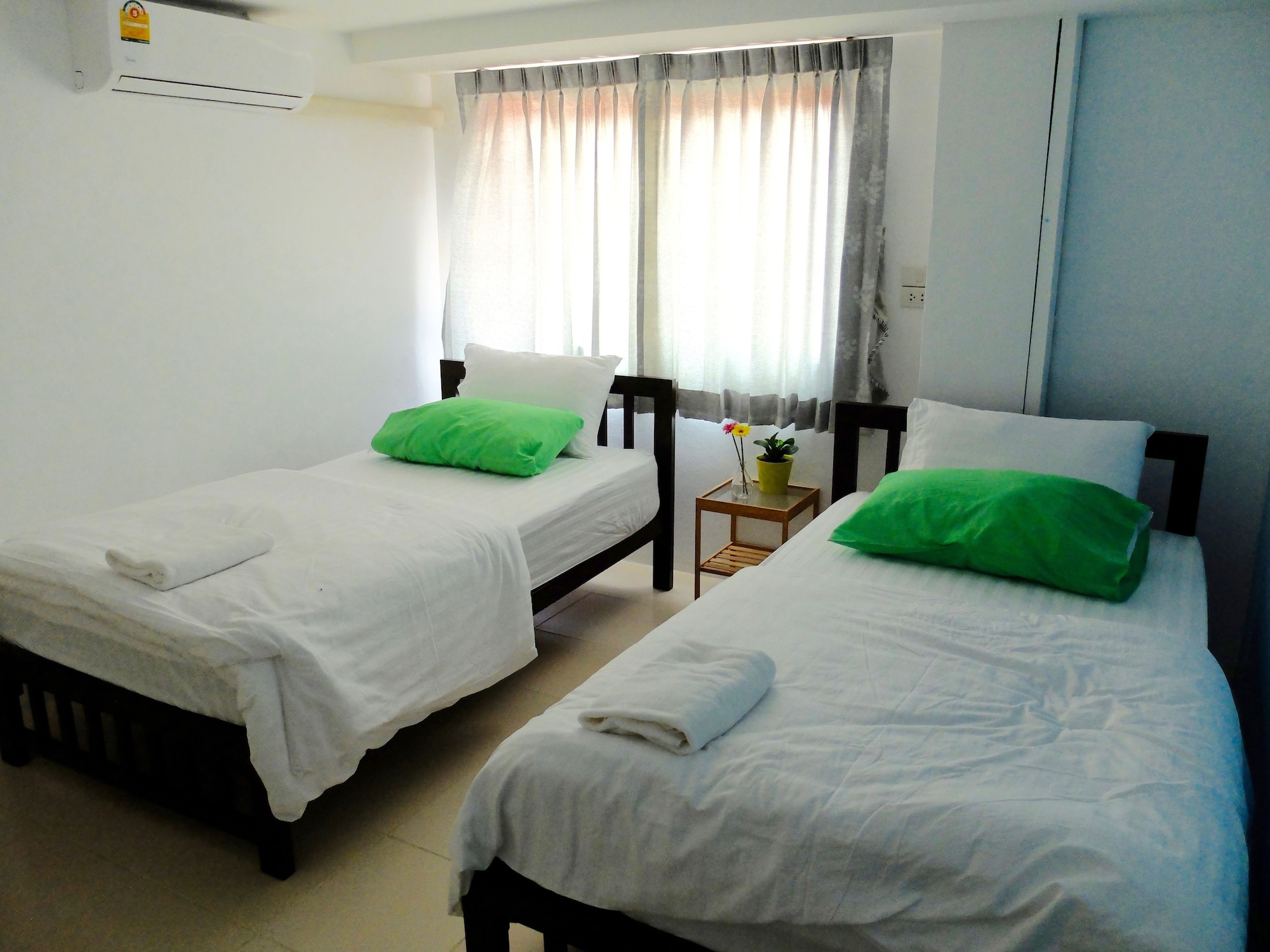 Room, Twin Beds