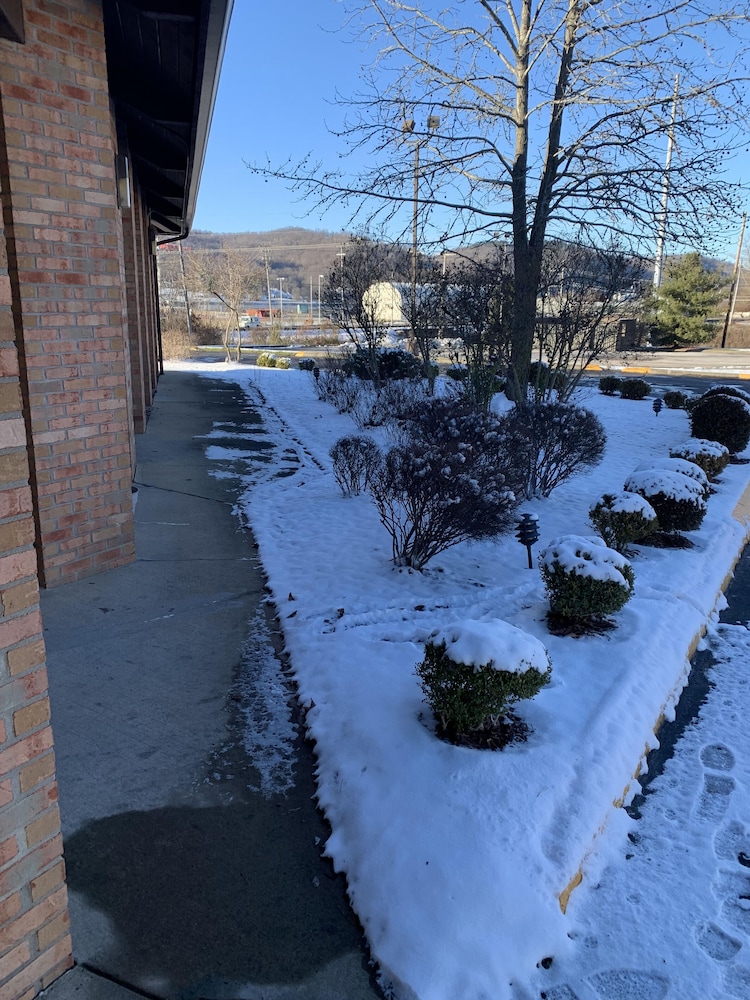 Quality Inn New Martinsville, WV 38/65