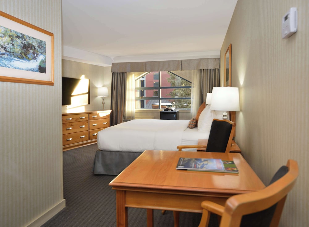 Listel Whistler Hotel 58/62