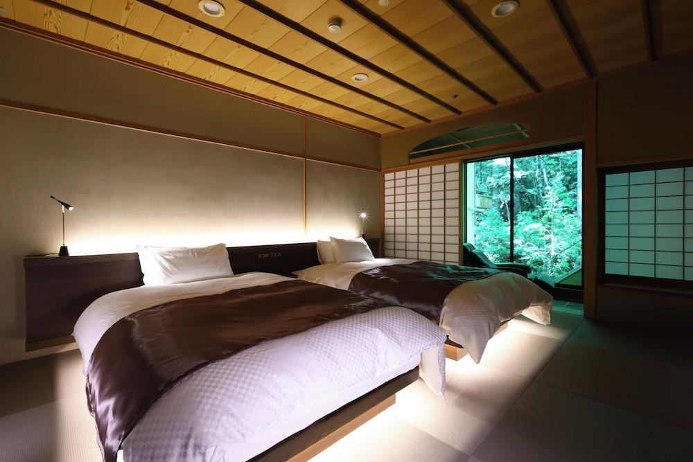 Guest Room, Twin Beds