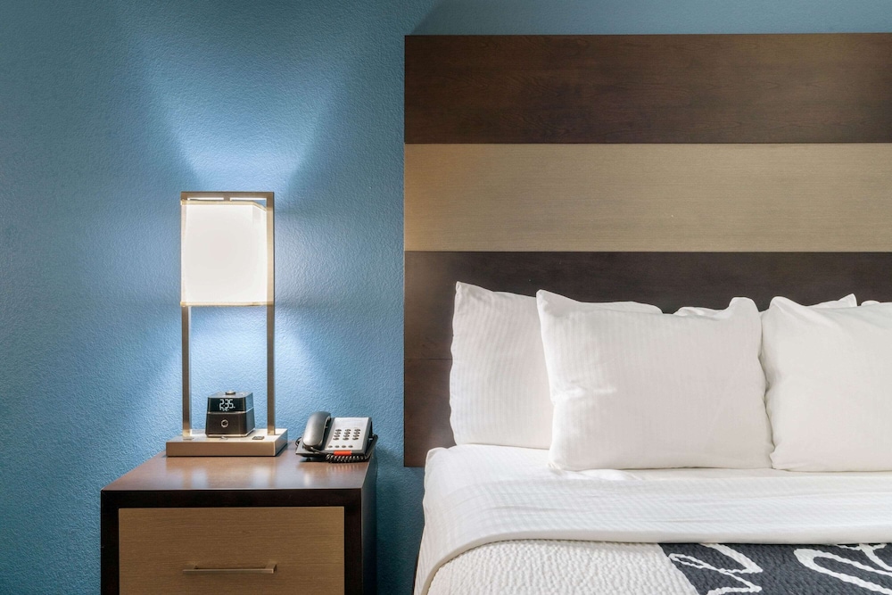 La Quinta Inn and Suites Phoenix I-10 West 13/50