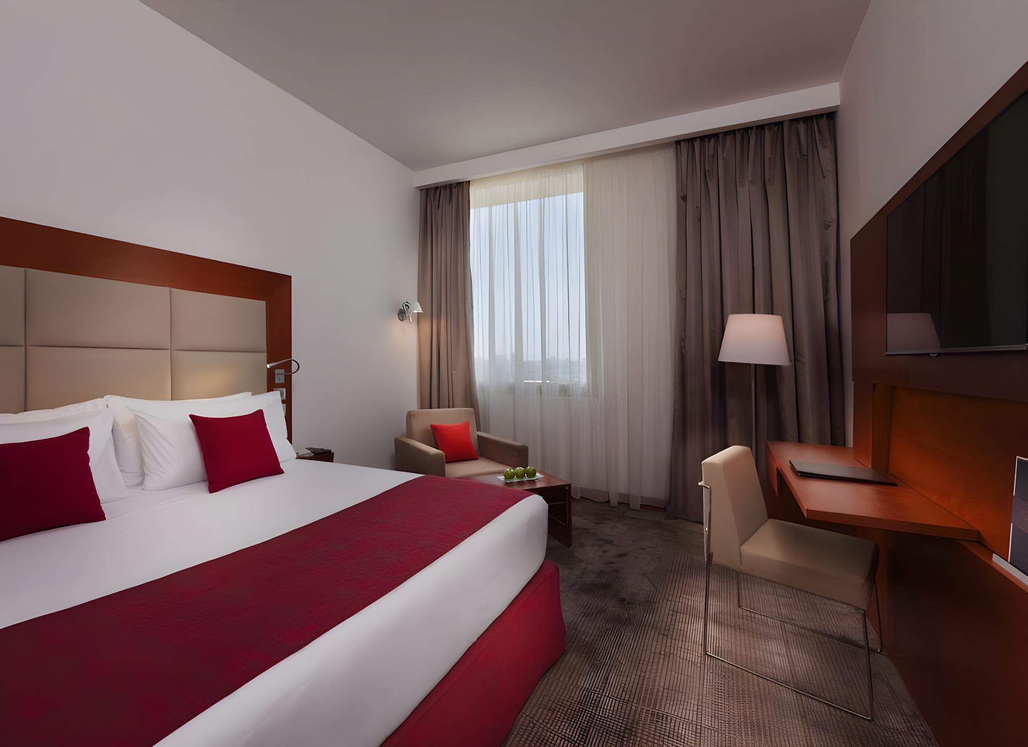 Room, King Bed, Queen Bed, Lateral Side Nile View