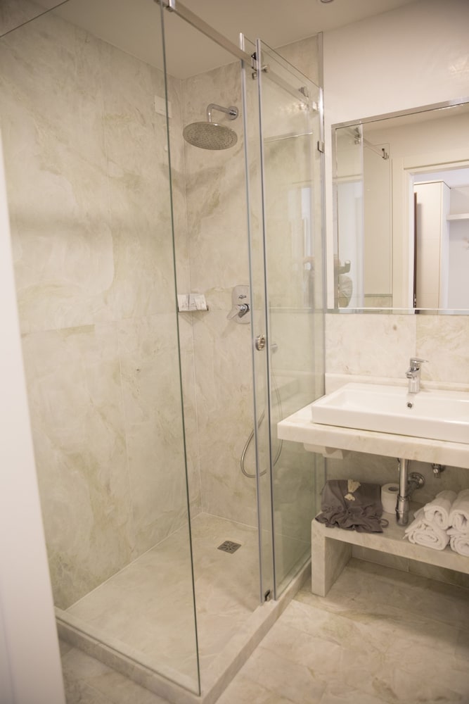Boutique Hotel Enia 45/50