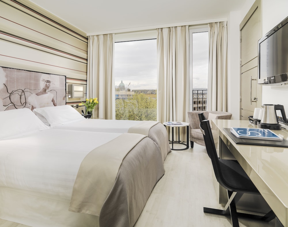 H10 London Waterloo Hotel 8/68
