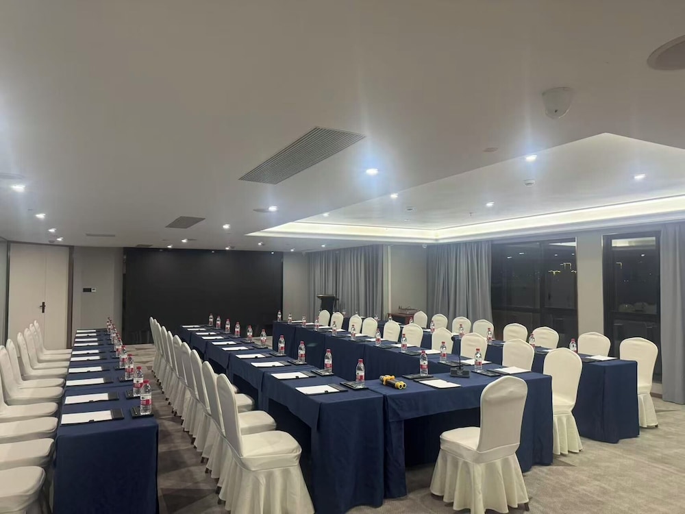 Mercure Nantong Downtown 57/65