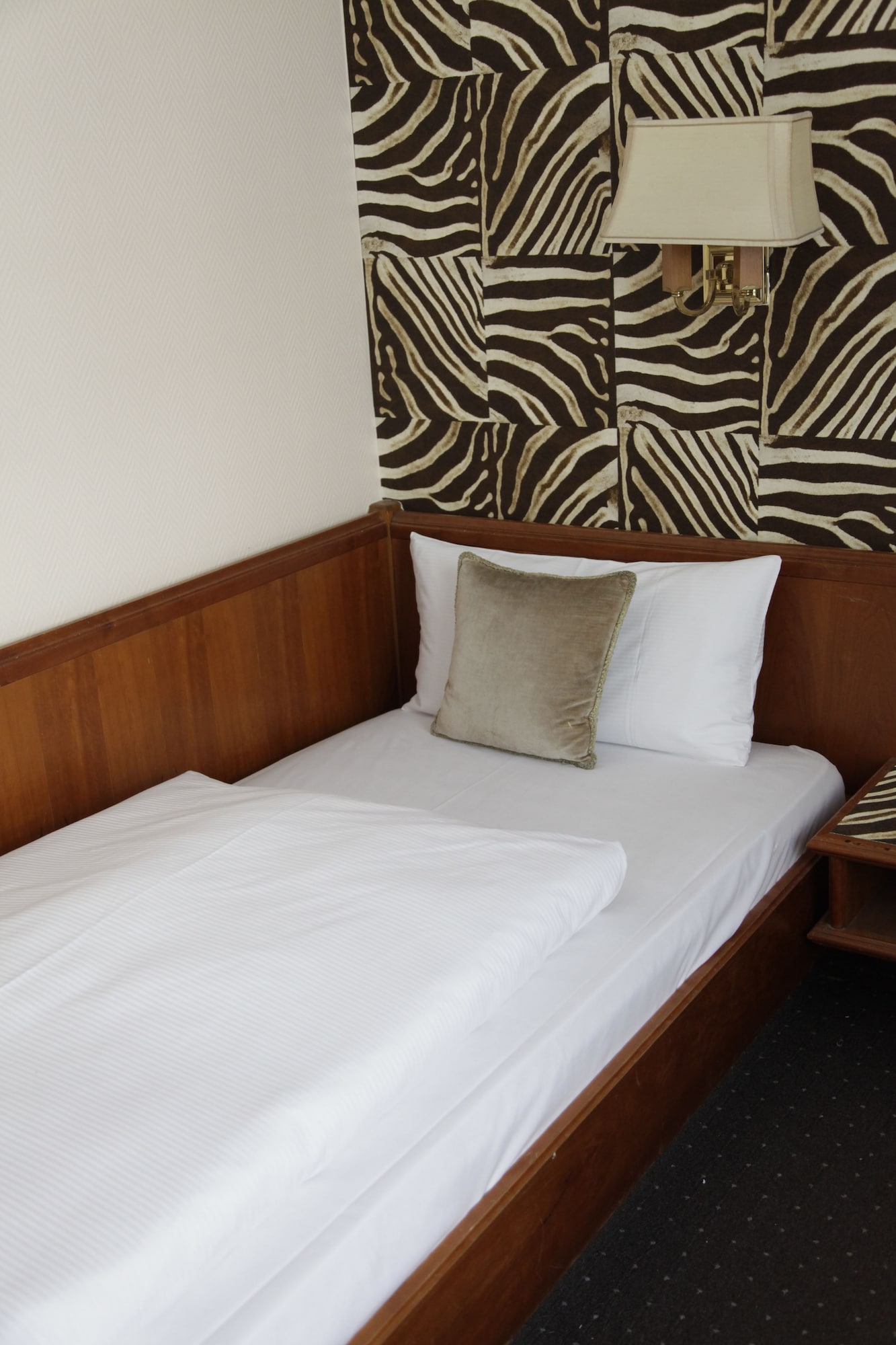 Trendy, Standard, Twin Beds
