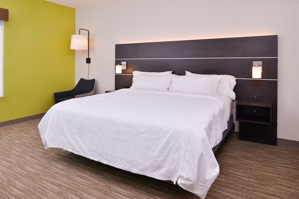 Holiday Inn Express and Suites - Mall of America - MSP Airport 19/68