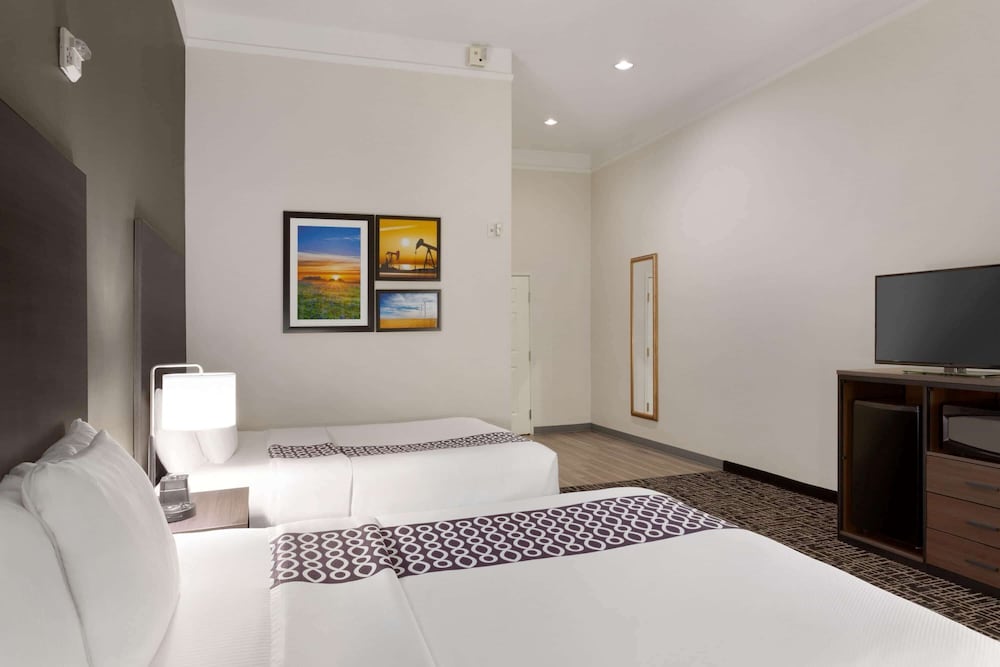 La Quinta Inn & Suites by Wyndham I-20 Longview South 9/43