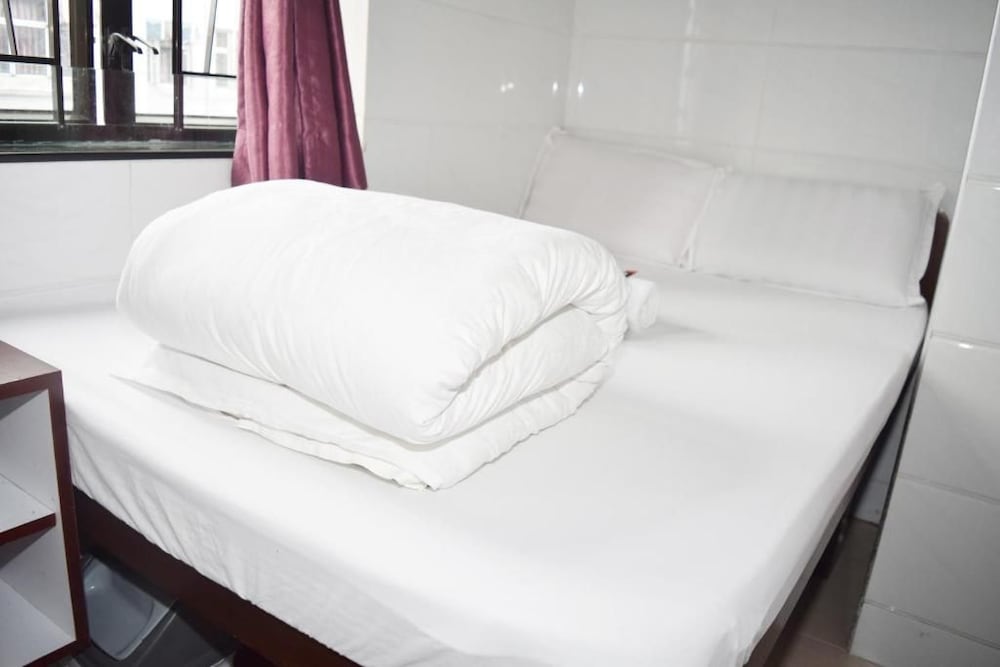 Pay-Less Guest House 25/50