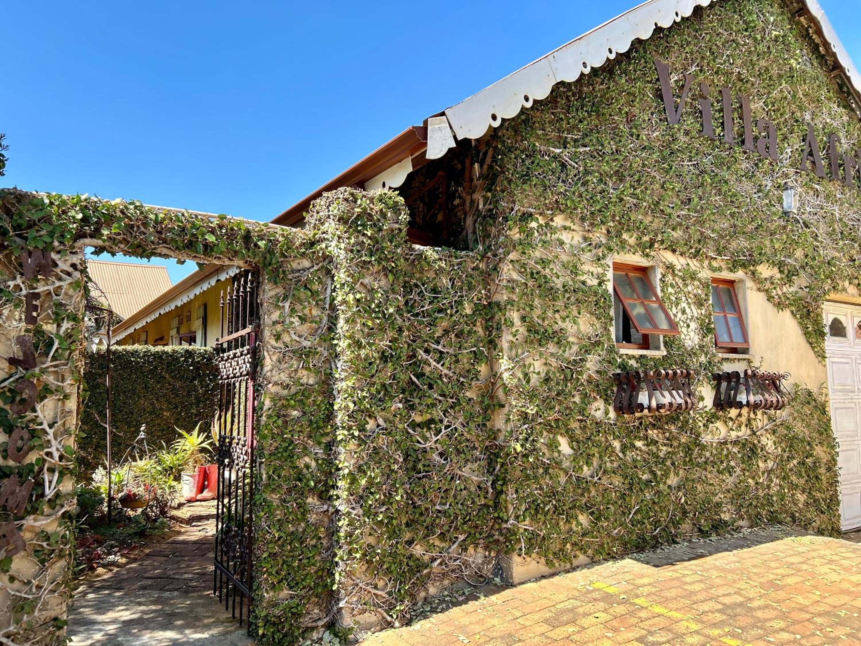 Villa Afriq 24/36