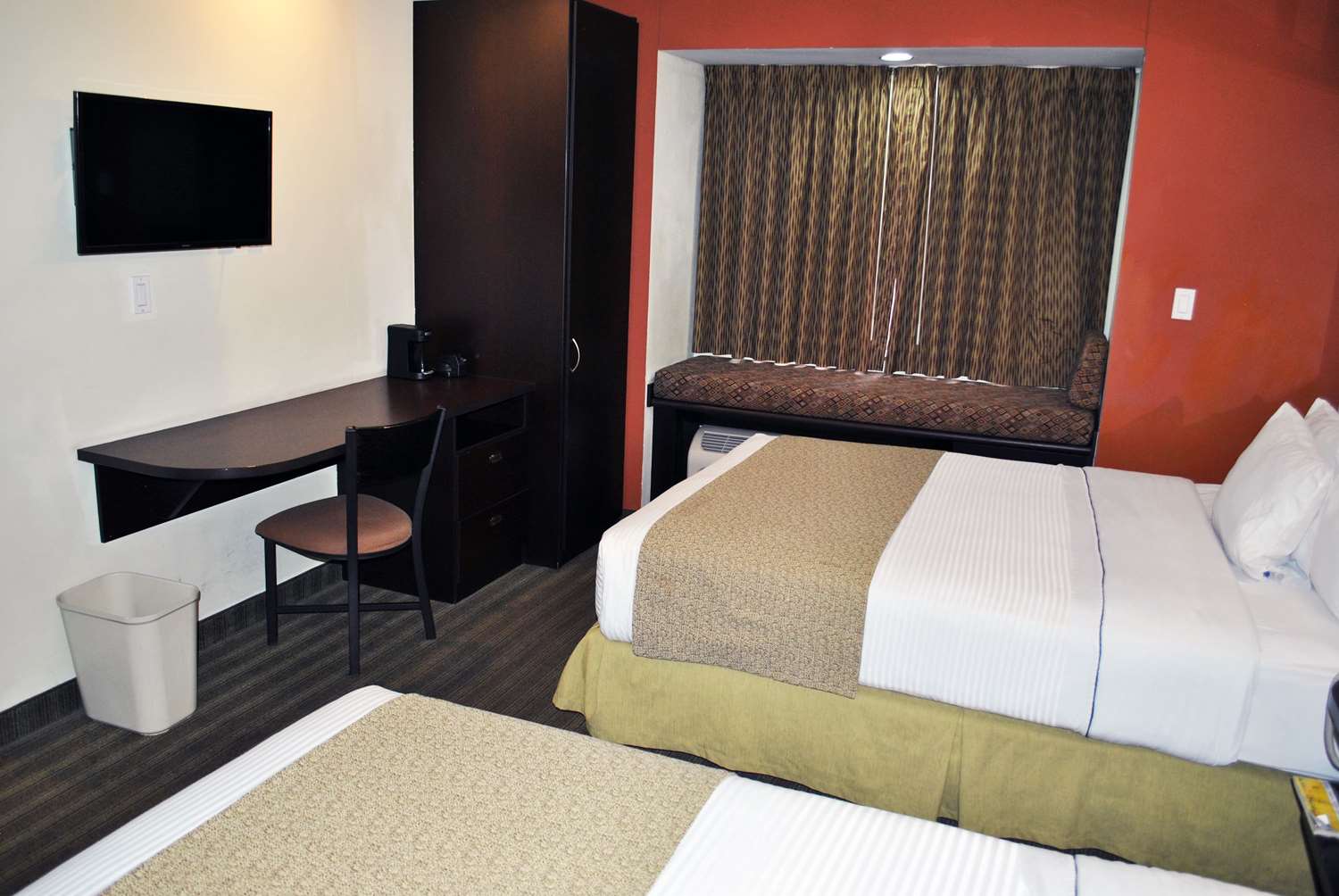 Microtel Inn and Suites by Wyndham Toluca 11/41