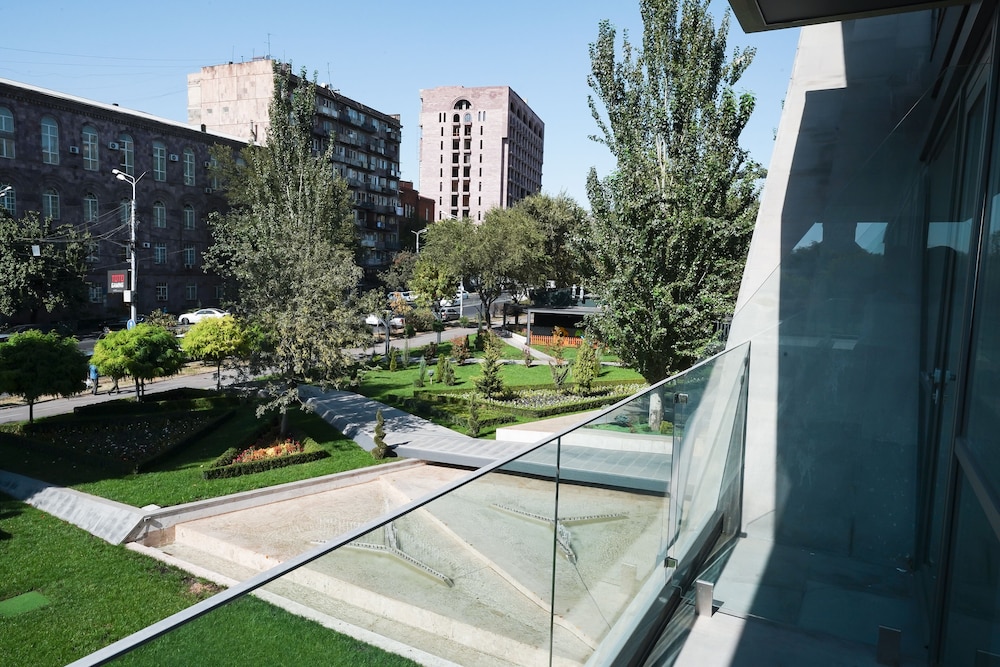 Messier 53 Hotel Yerevan 25/50