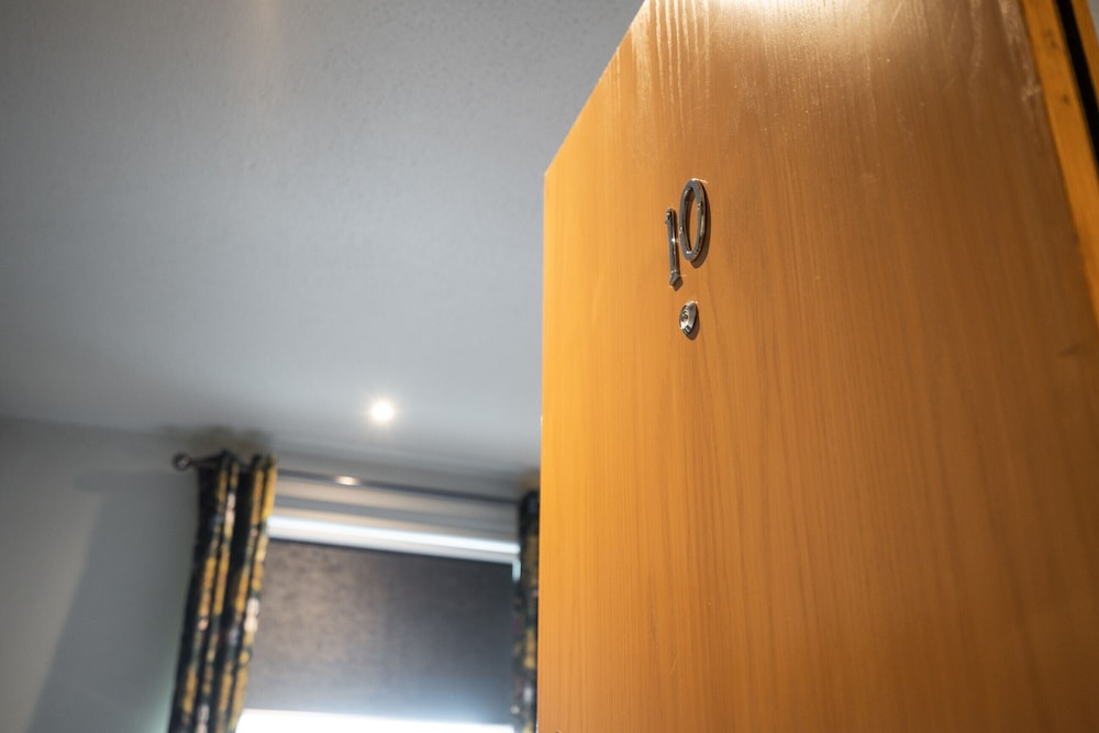 The Coachman Hotel 33/38