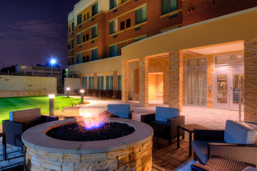 Courtyard By Marriott Detroit Farmington 20/47