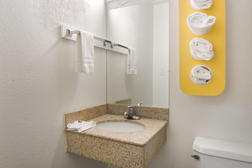 Motel6 Fort Worth, TX - Seminary 46/48