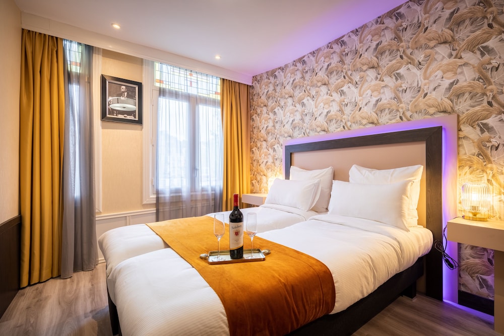 SUPERIOR, DOUBLE OR TWIN BED, CANAL VIEW
