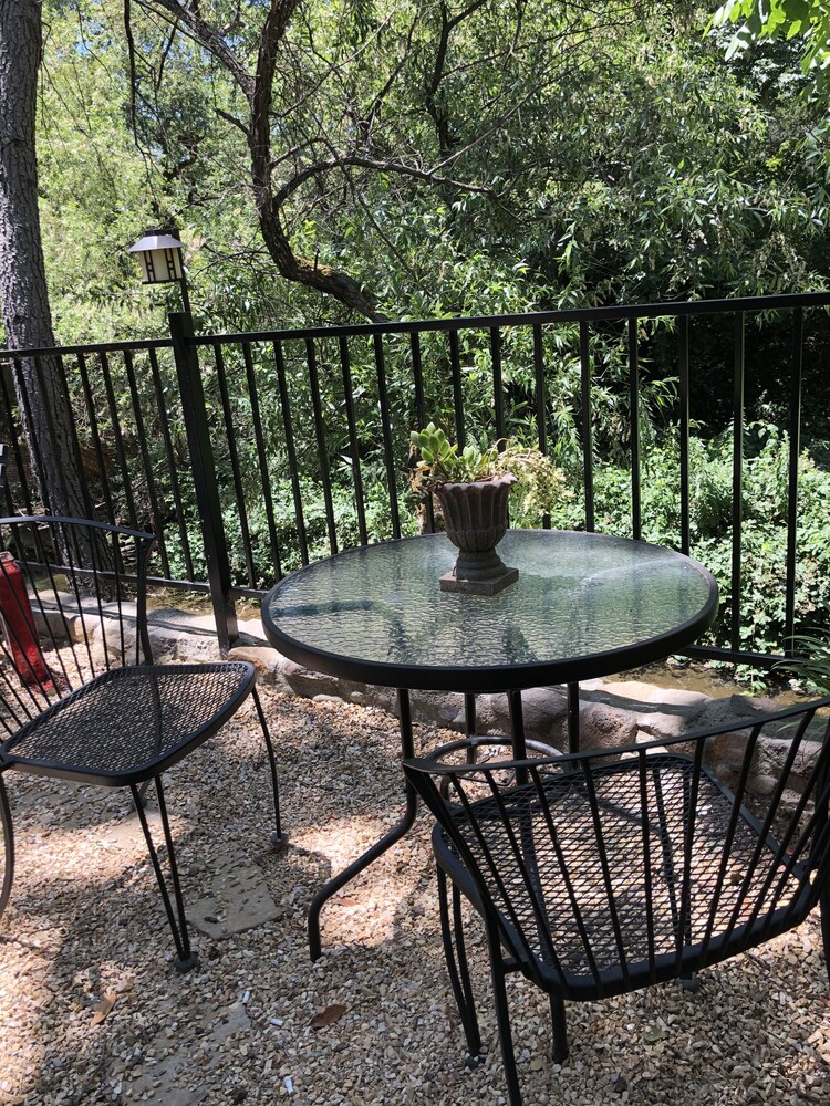 Glen Ellen Inn 58/62