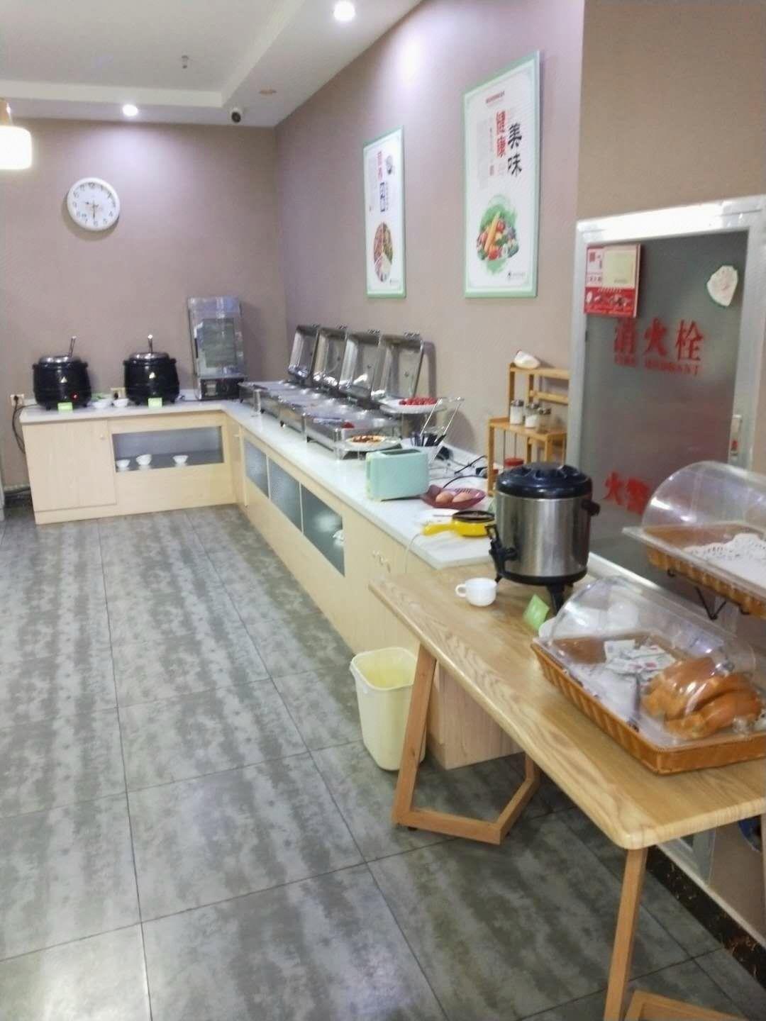 GreenTree Inn Jinan Licheng District Fenghuang Road East High-speed Railway Station 12/18