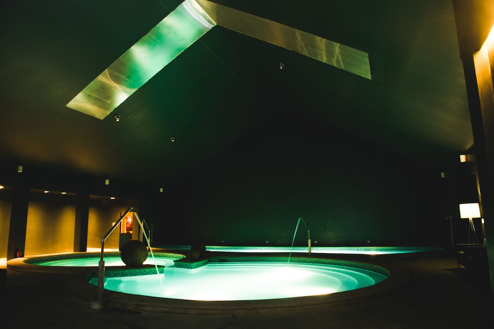 Forest Crest Nature Hotel and Resort Powered by ASTON (ex Chateau Royale Sports and Country Club) 36/77