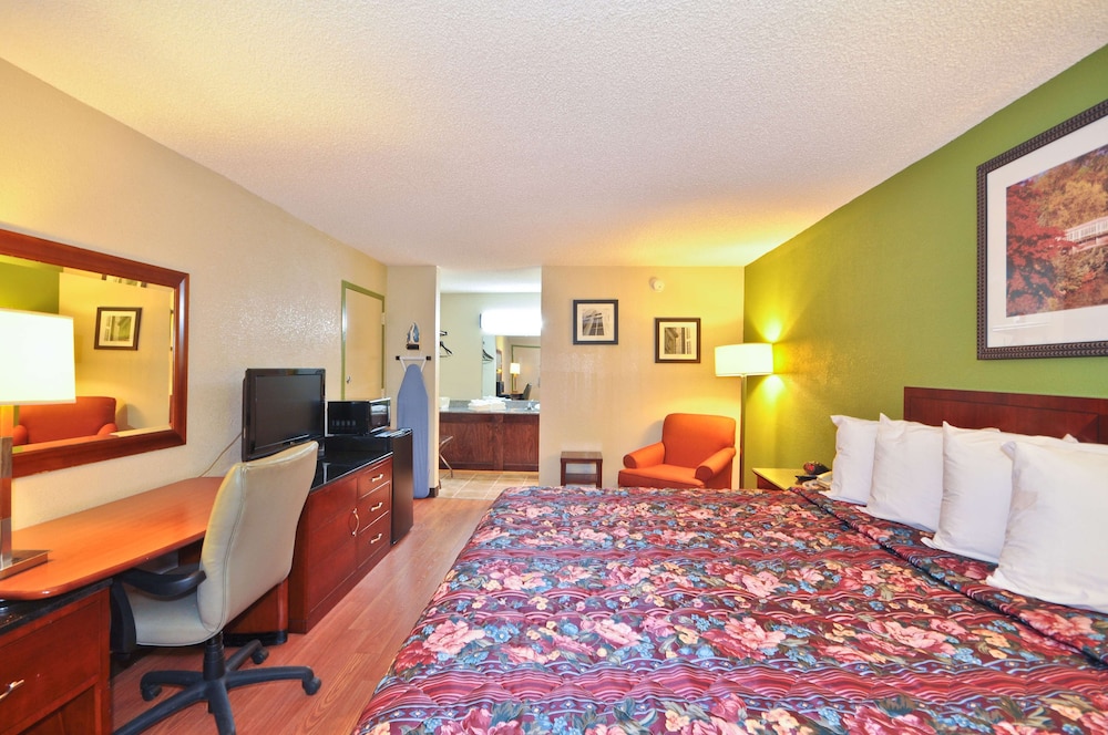 Country Hearth Inn & Suites Marietta 7/43