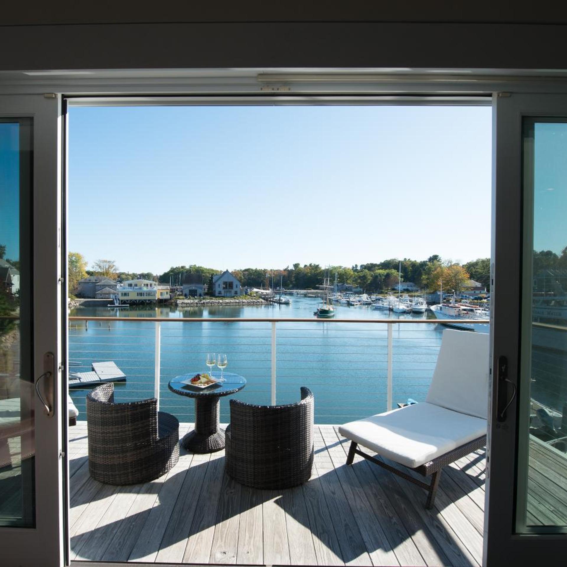 The Boathouse Waterfront Hotel 27/55
