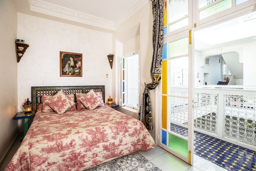 DELUXE, DOUBLE BED