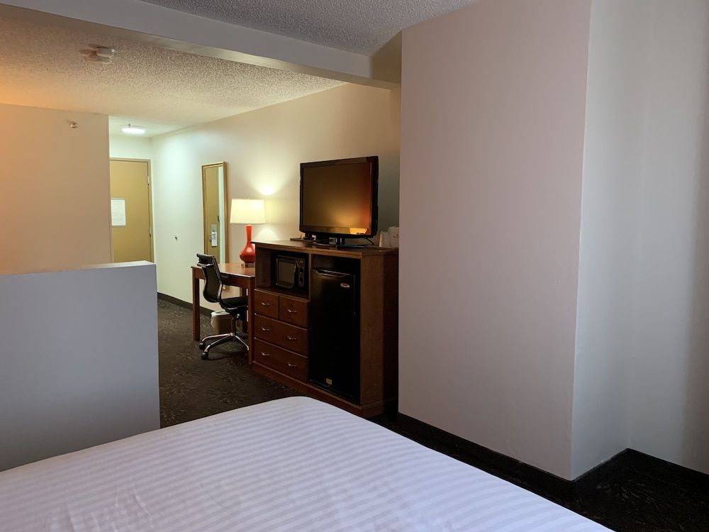 Ramada by Wyndham Santa Fe 15/36