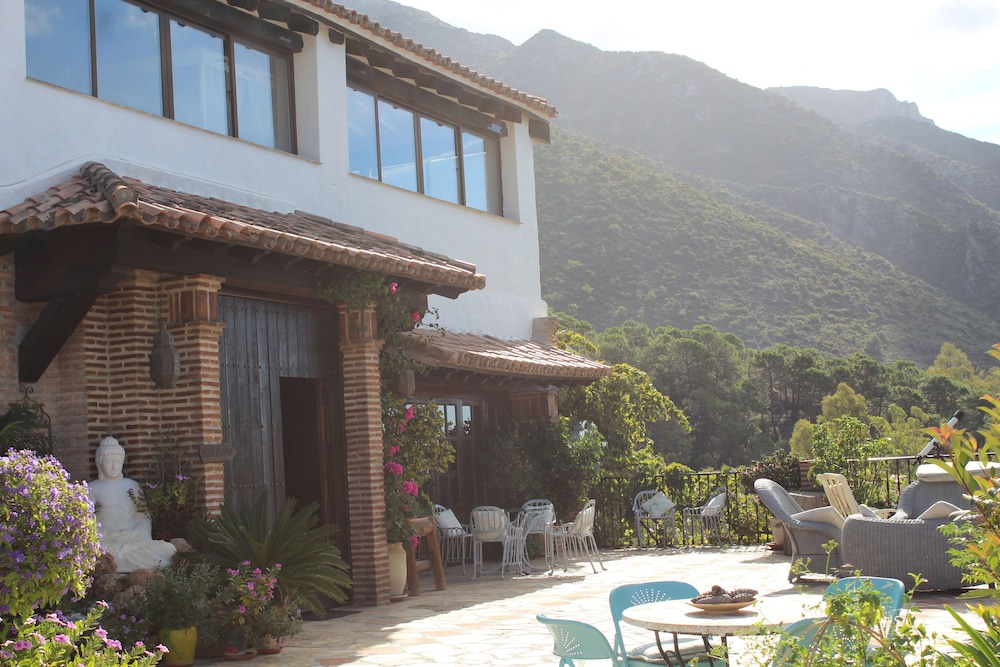 Los Jarales Hotel 9/73