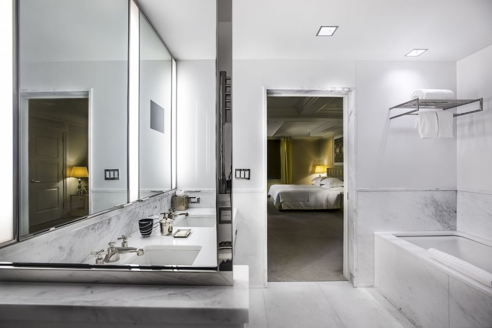 The Mark Hotel 16/80
