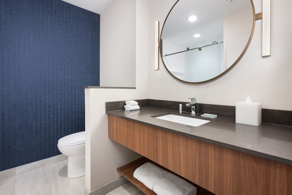 Fairfield Inn & Suites by Marriott Orlando at Millenia 28/30