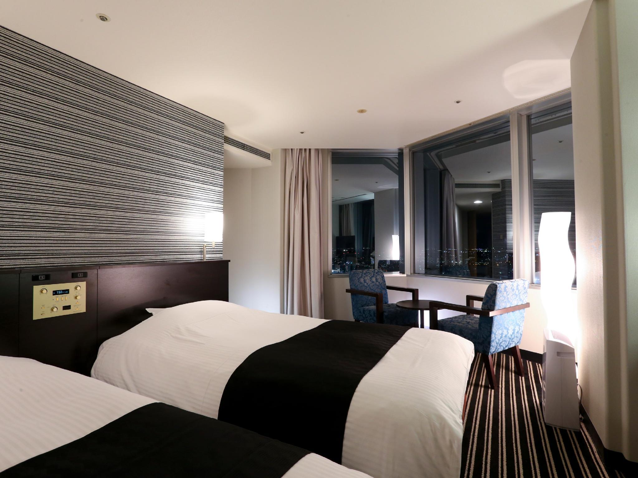 Deluxe, Twin Beds, Central Tower, Smoking
