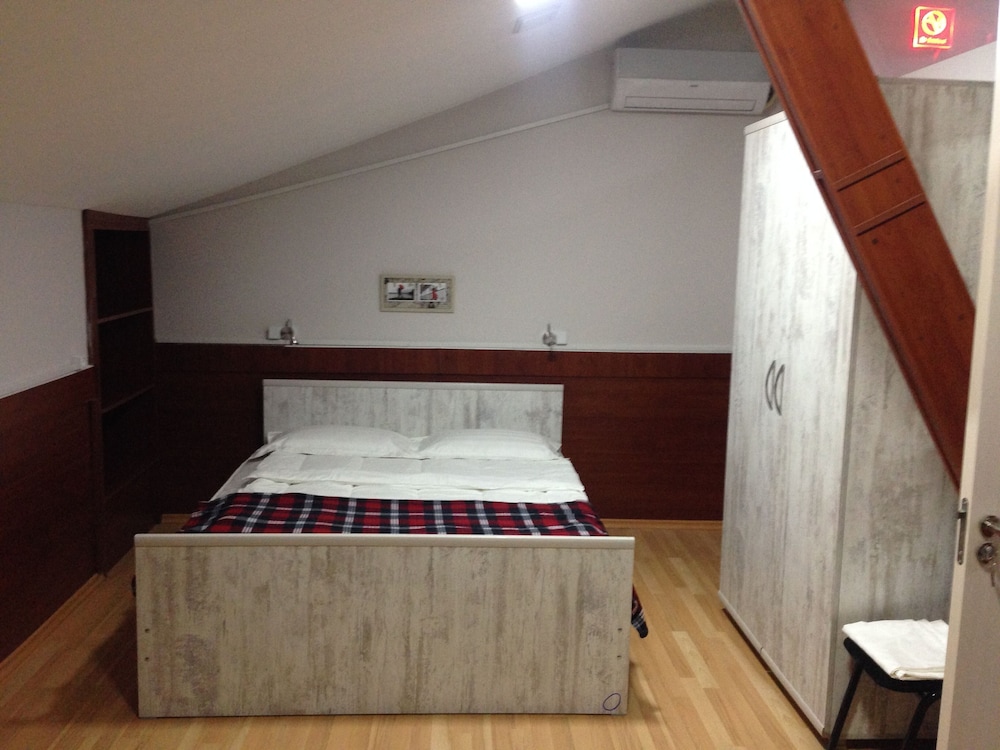 Joihostel 10/67