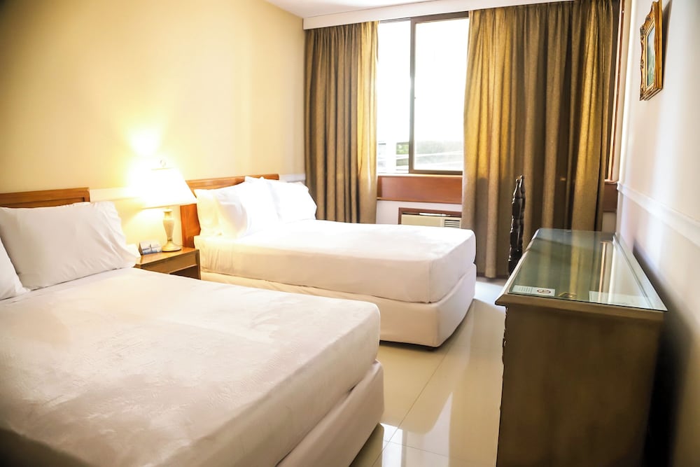 ROOM, DOUBLE BED