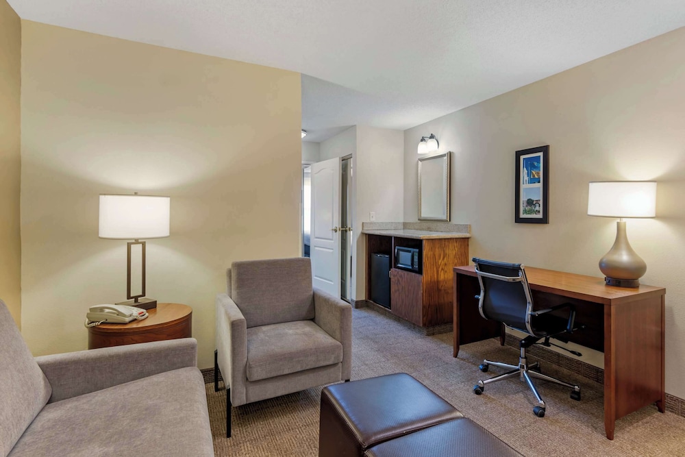 Comfort Inn & Suites Dover near Speedway 41/56