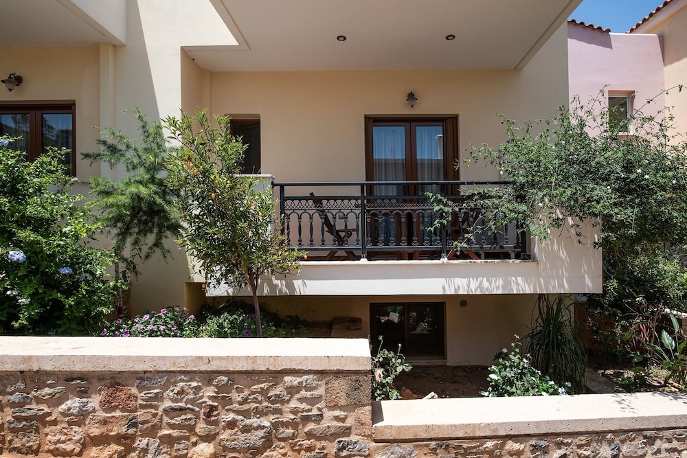 Cyrenia Guesthouse 3/32