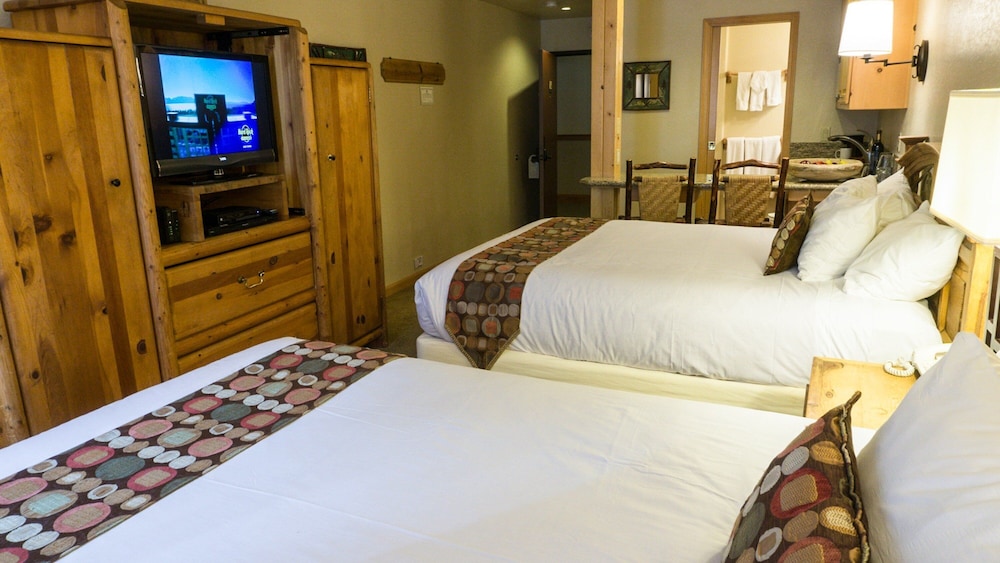 Village, North Star, 2 Queen Beds