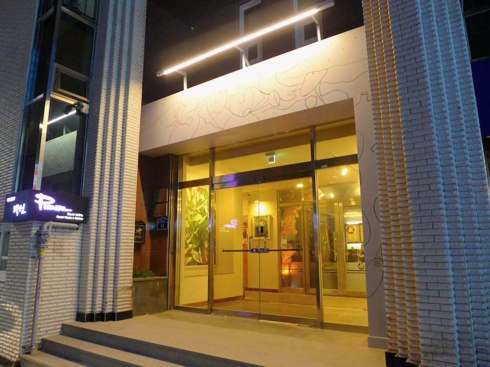 Gallery Family Hotel 2/49
