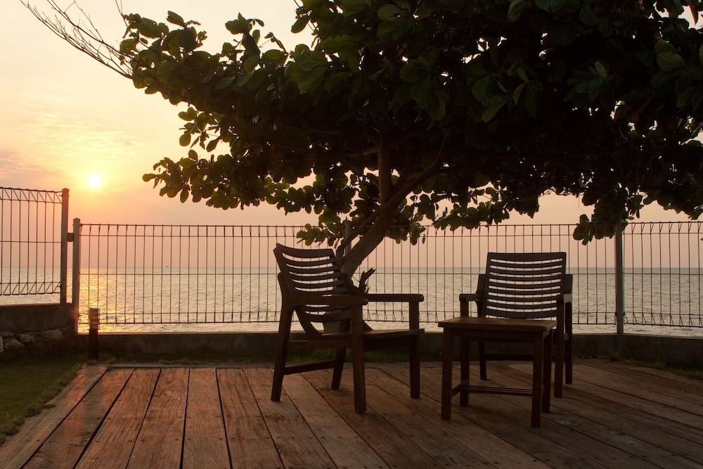 Tanjung Kodok Beach Resort 30/38