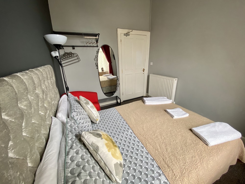 16 PILRIG GUEST HOUSE 26/60