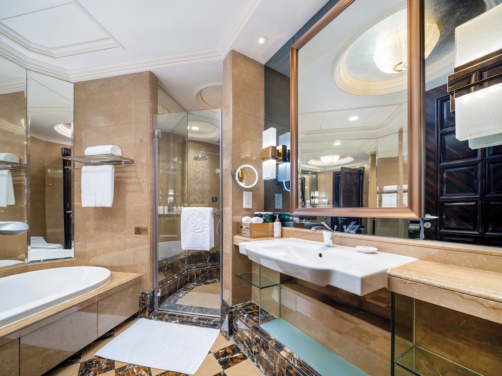 Chateau Star River Guangzhou Hotel 73/74