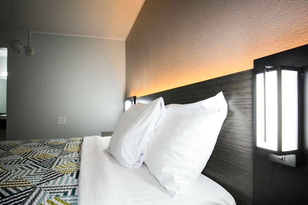 Motel6 Sacramento, CA - Old Sacramento North photo2