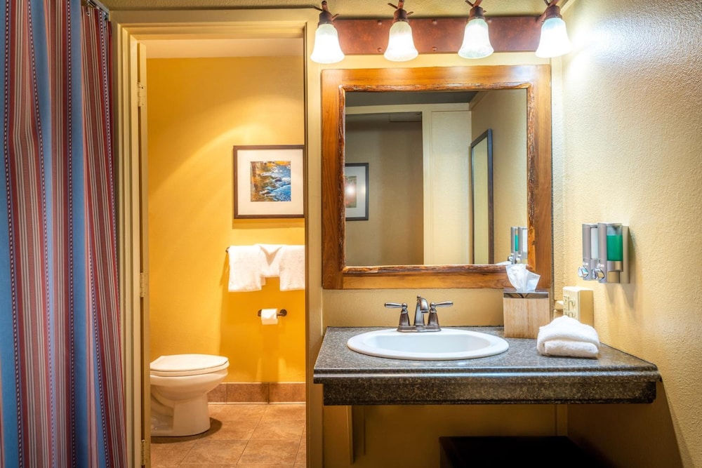 Yosemite Valley Lodge 30/32