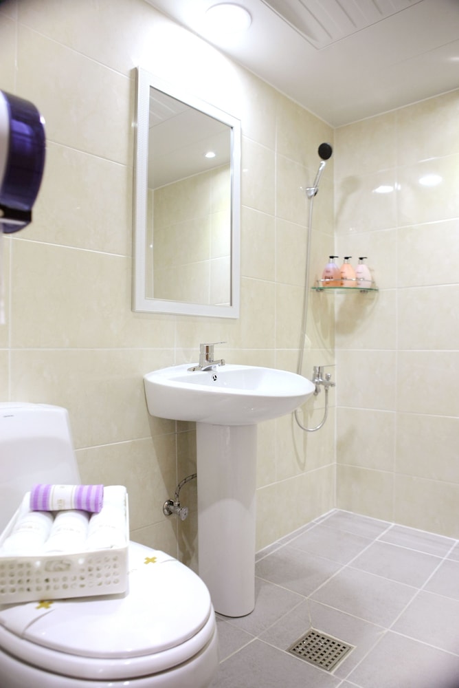 Traum Hotel &amp; Condo 27/55