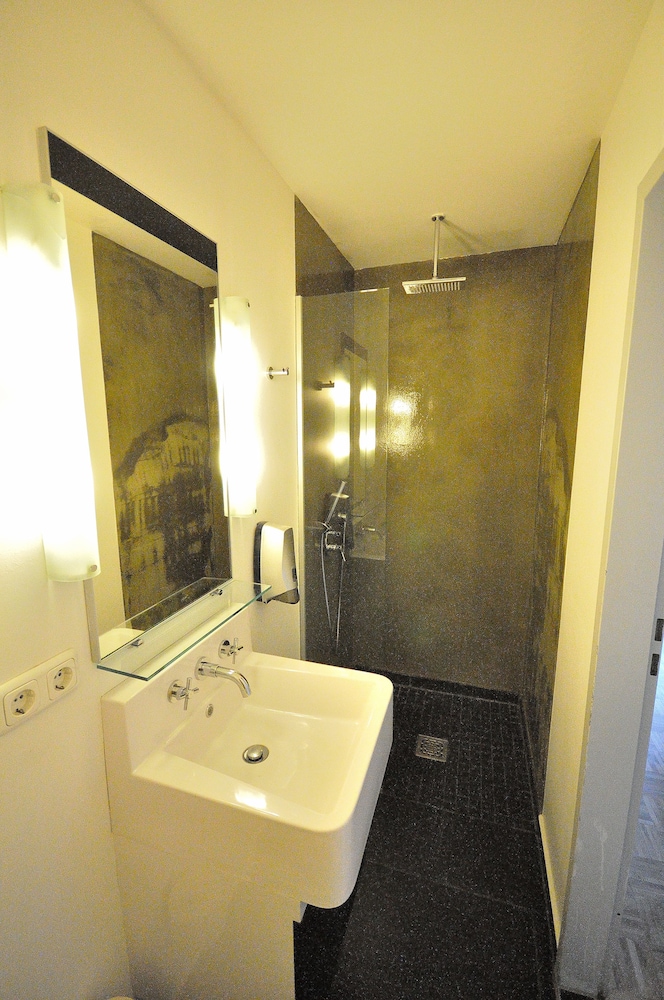 Five Elements Hostel Frankfurt 49/51